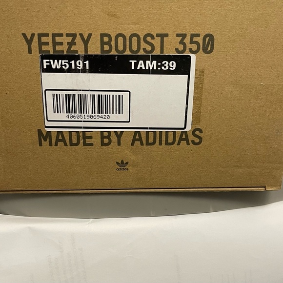 NWT Yeezy Boost sneakers - Picture 8 of 8